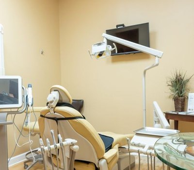 Bowie dentist using modern dental technology