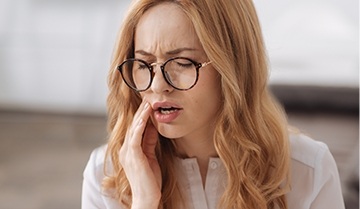 Woman in need of emergency dentistry