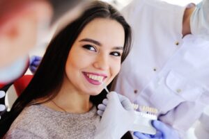 female patient visiting the cosmetic dentist